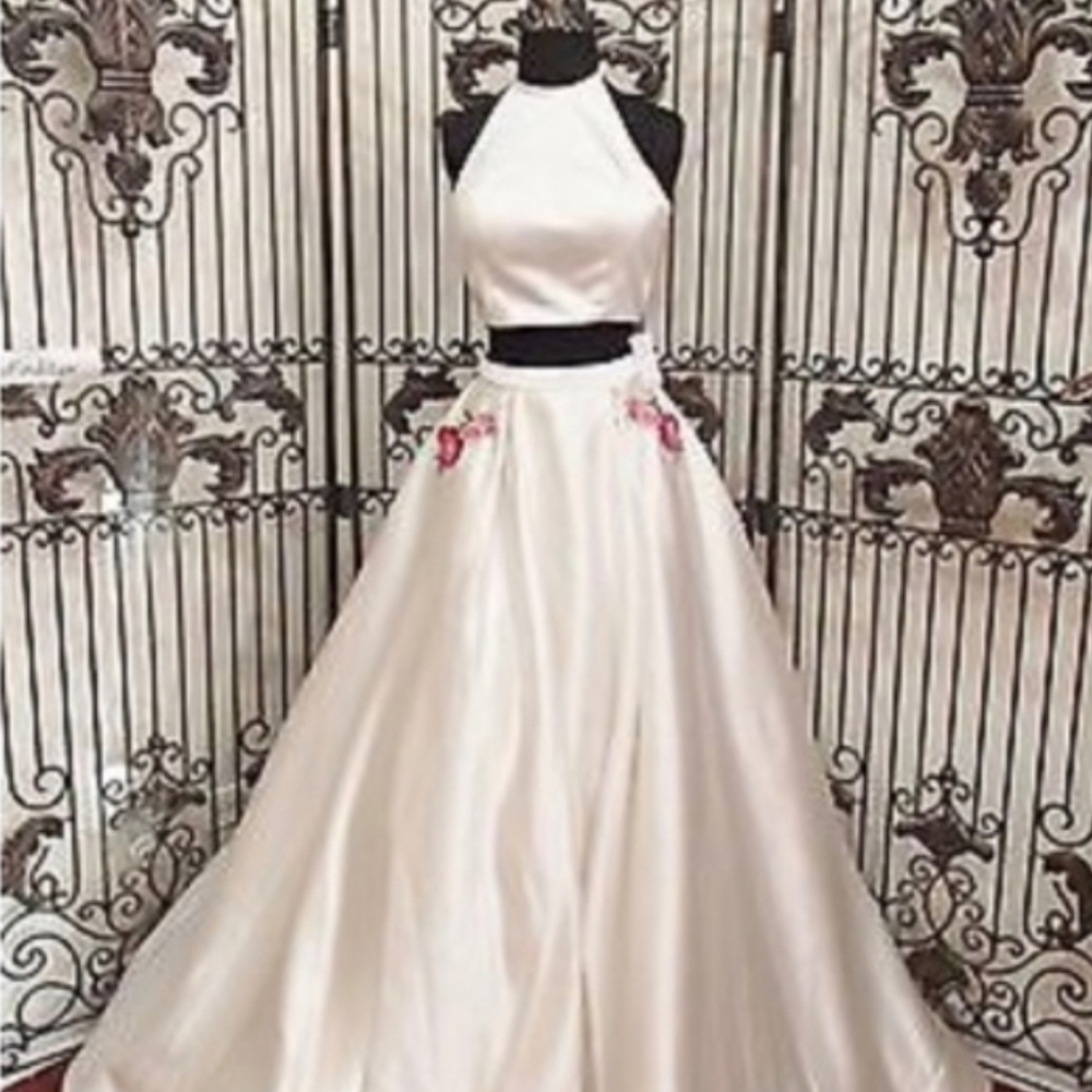 Sherri Hill Ivory 2 Piece Dress Withโ Flower Pockets Size 4